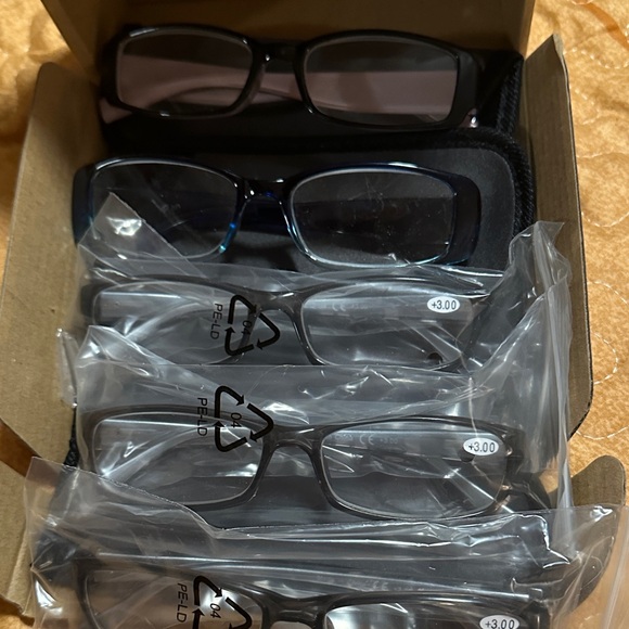 +3.00 Set of Reading Glasses - Picture 3 of 5